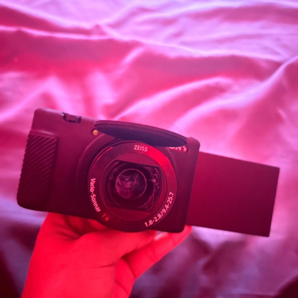 Sony zv1 camera with cover+battery + charger